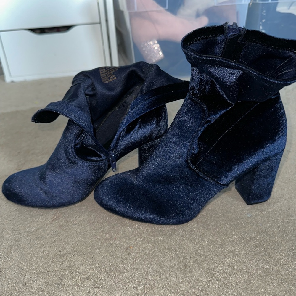 Blue velvet boots